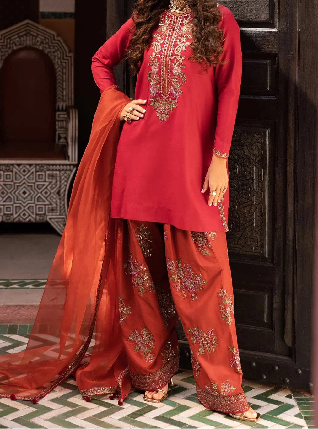 SMT S1243-Embroidered 3pc Sequence Lawn Dress With Embroidered Sequence Organza Dupatta.