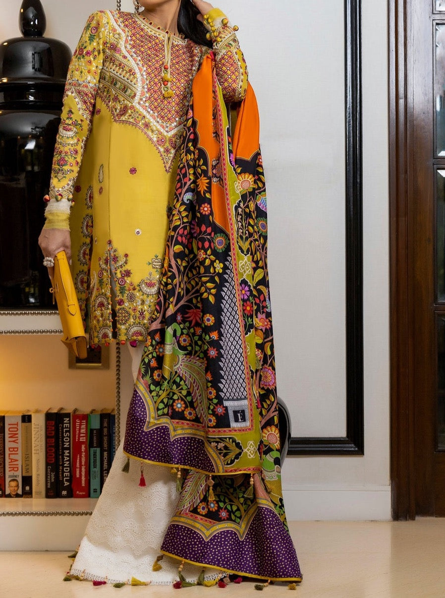 SMT S552-Embroidered 3pc Lawn dress with Printed silk dupatta.