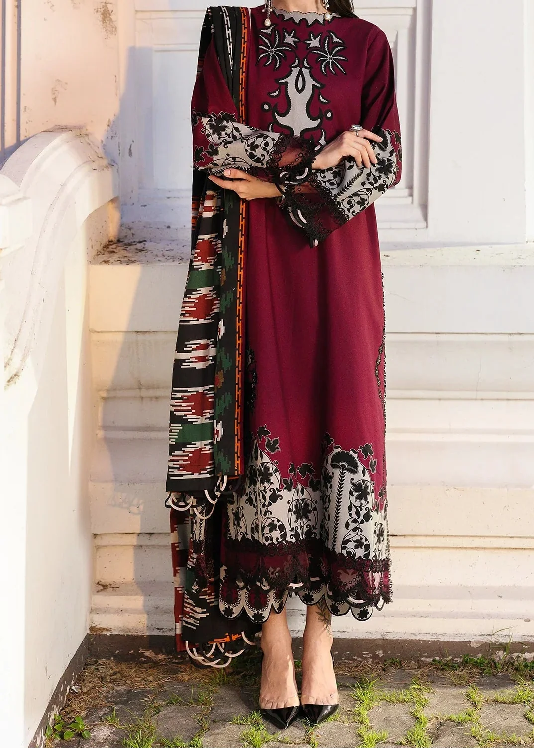 SMT W917 - Digital Printed 3pc Karandi Dress With Digital Printed Karandi Shawl.