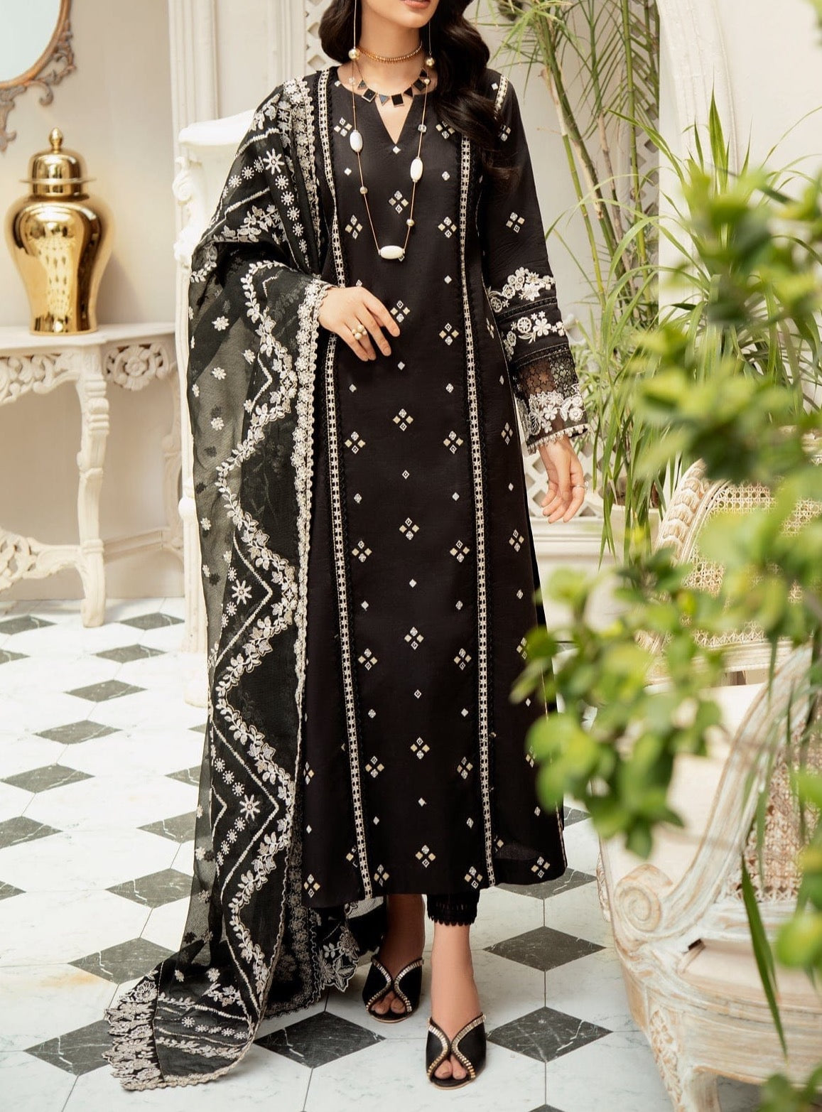 SMT w01- Embroidered 3pc linen dress with embroidered chiffon dupatta