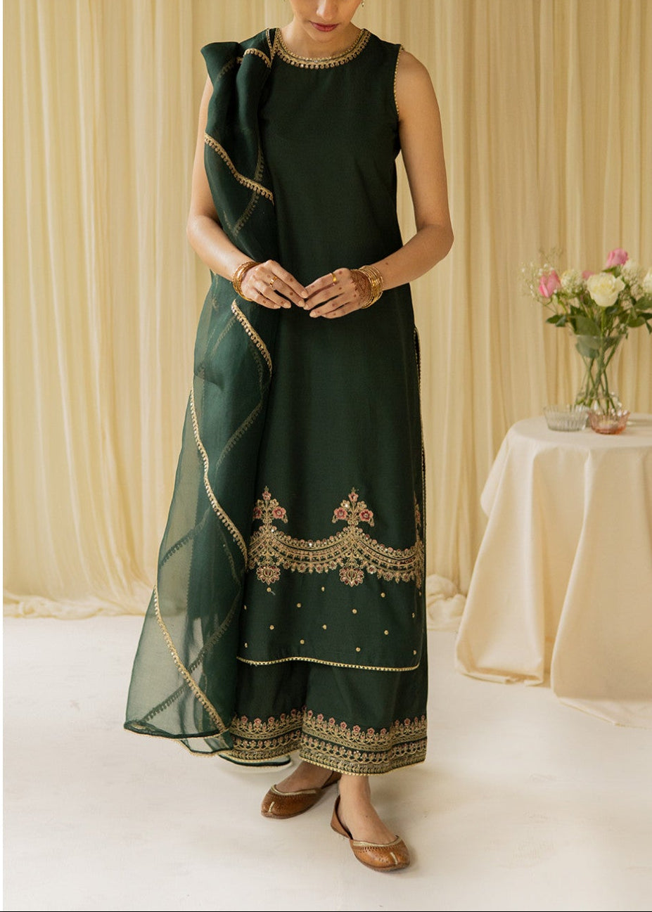 SMT S887-Embroidered 3pc Lawn Dress with Embroidered Munar Dupatta.