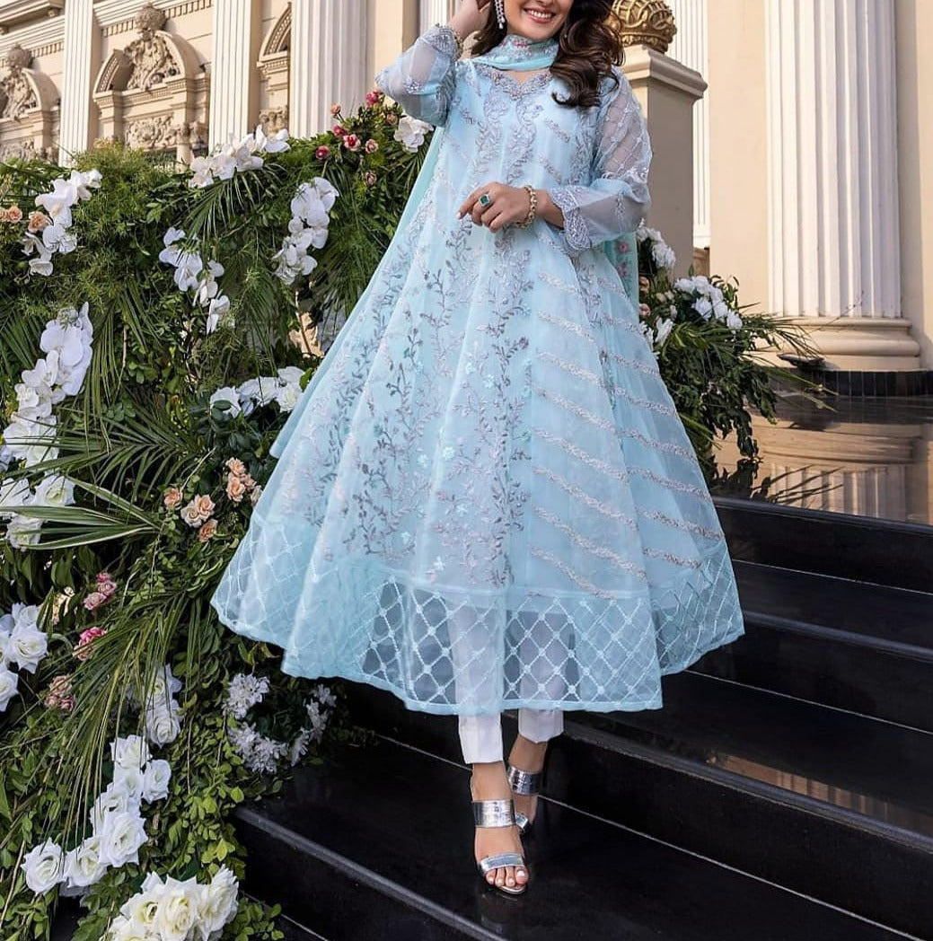 SMT S400 -Embroidered 3pc organza dress with embroidered organza duppata.