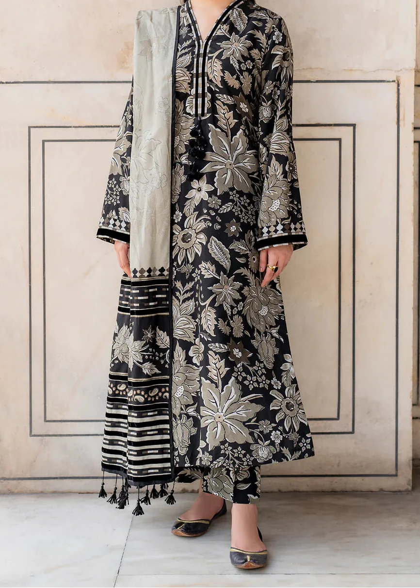 SMT W807 - Digital Printed 3pc Karandi Dress With Digital Printed Karandi Shawl.