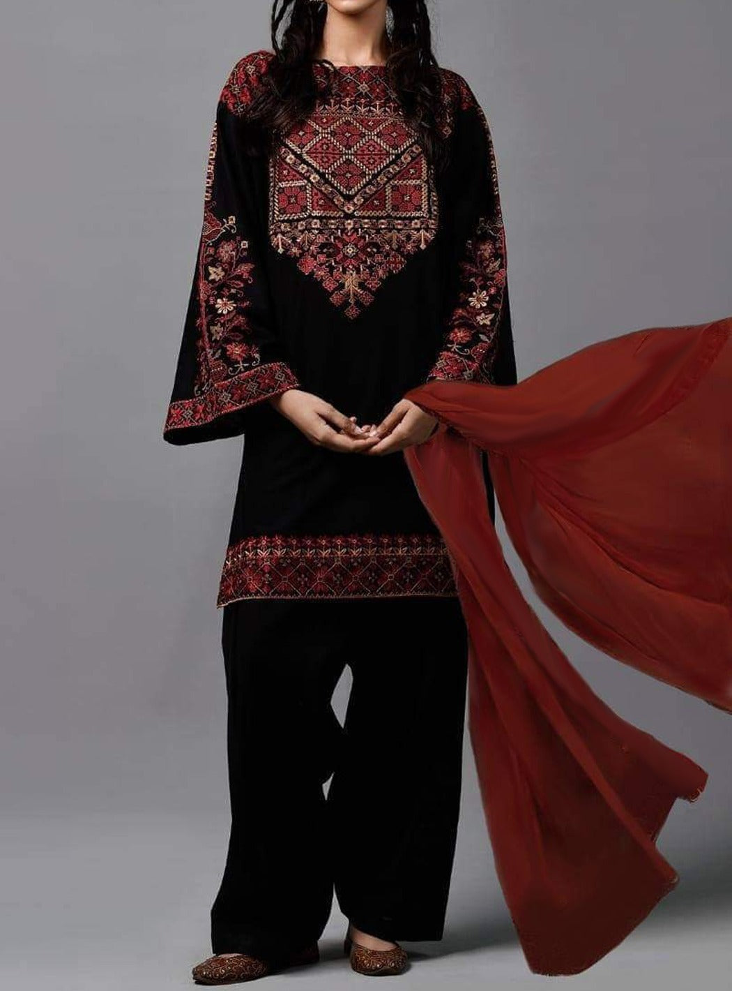 SMT S508-Embroidered 3pc lawn dress with dyed chiffon dupatta.