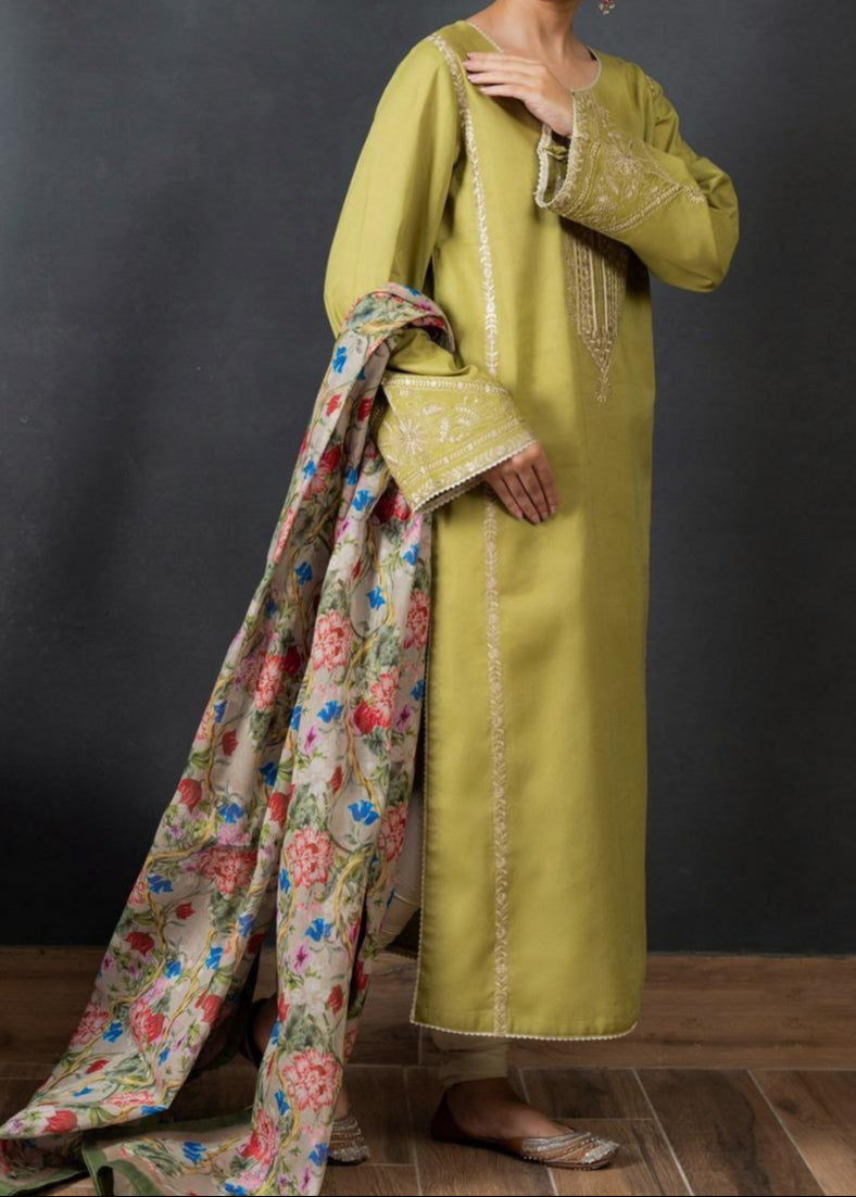 SMT S901-Embroidered 3pc Lawn Dress with Printed Munar Dupatta.