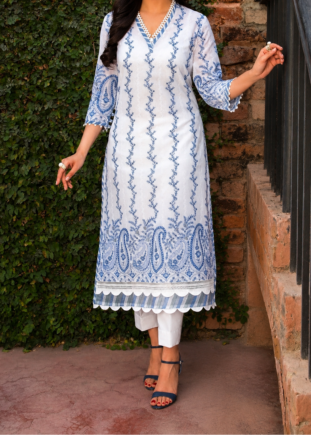 SMT S1479 - Embroidered 2pc lawn dress.