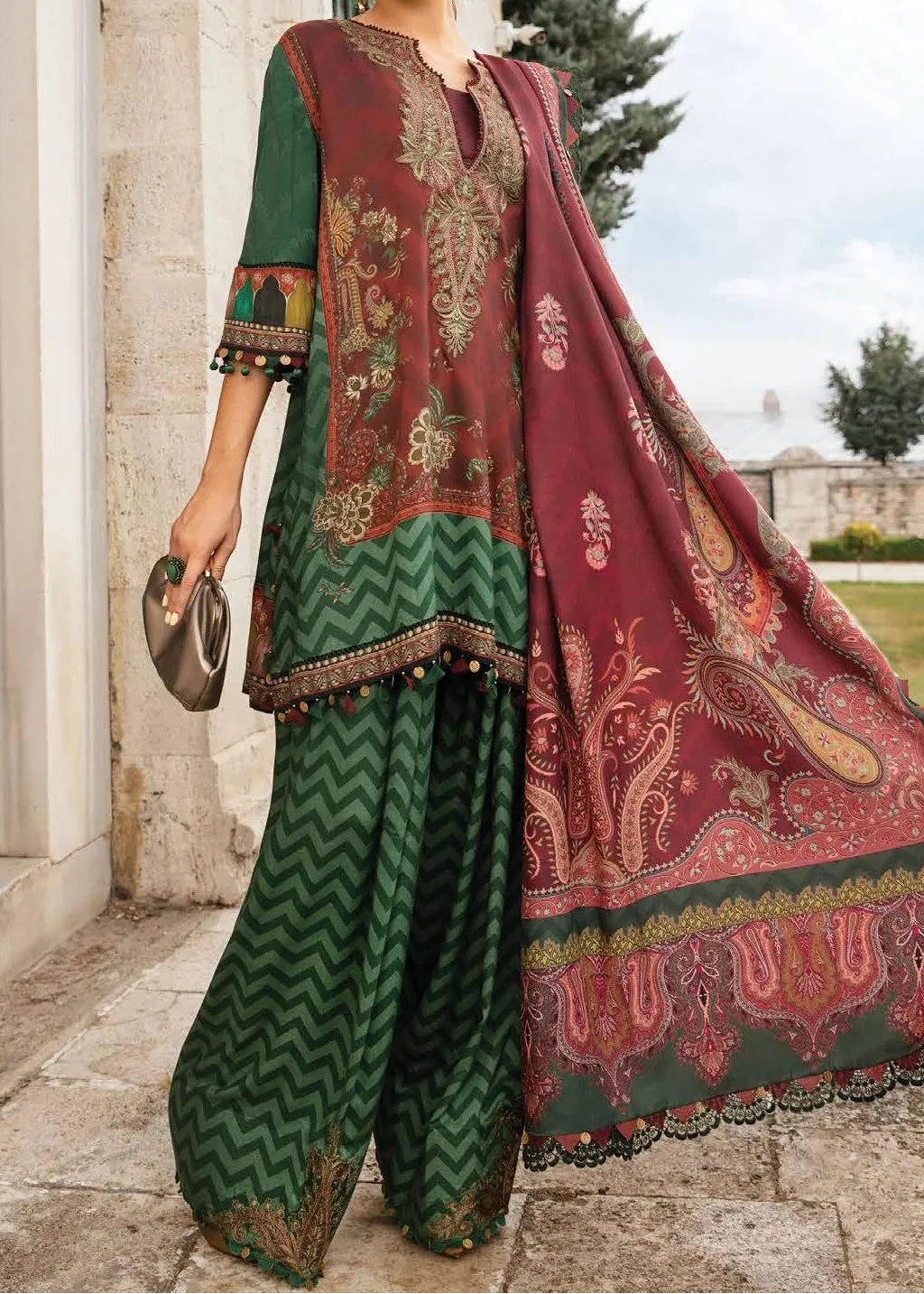 SMT W820 - Digital Printed 3pc Karandi Dress With Digital Printed Karandi Shawl.