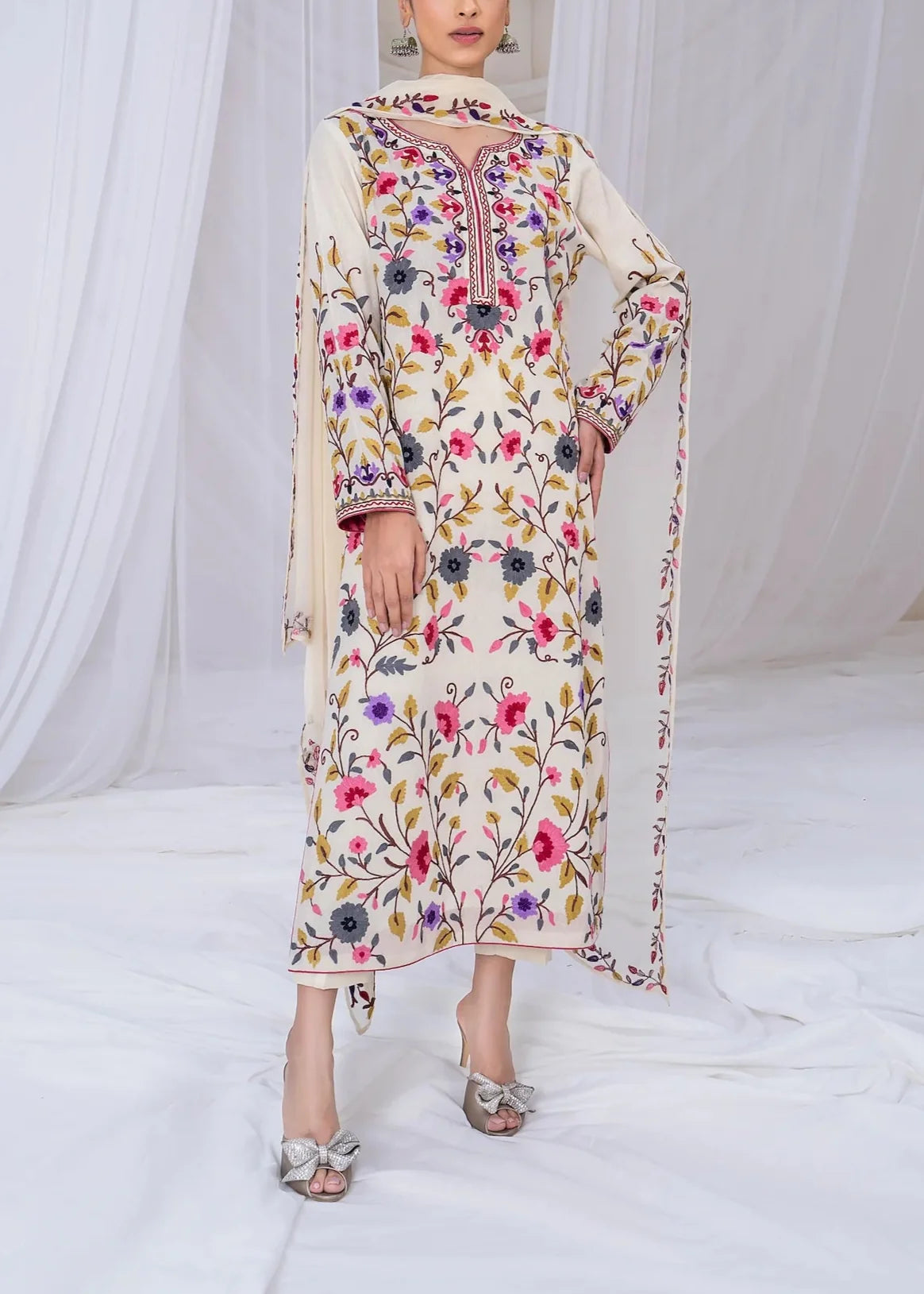 SMT S879-Embroidered 3pc Lawn Dress with Embroidered Munar Dupatta.