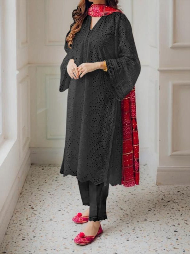 SMT S606-Embroidered 3PC Chickan Lawn with Printed Munar dupatta.