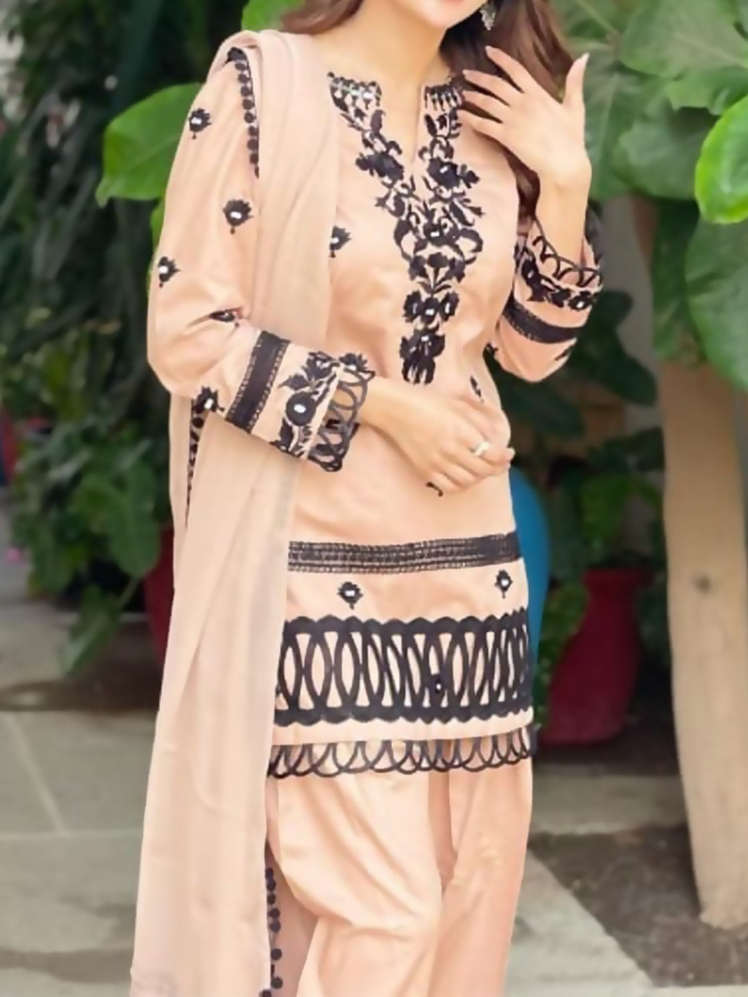 SMT S530-Embroidered 3pc lawn dress with Embroidered chiffon Dupatta.