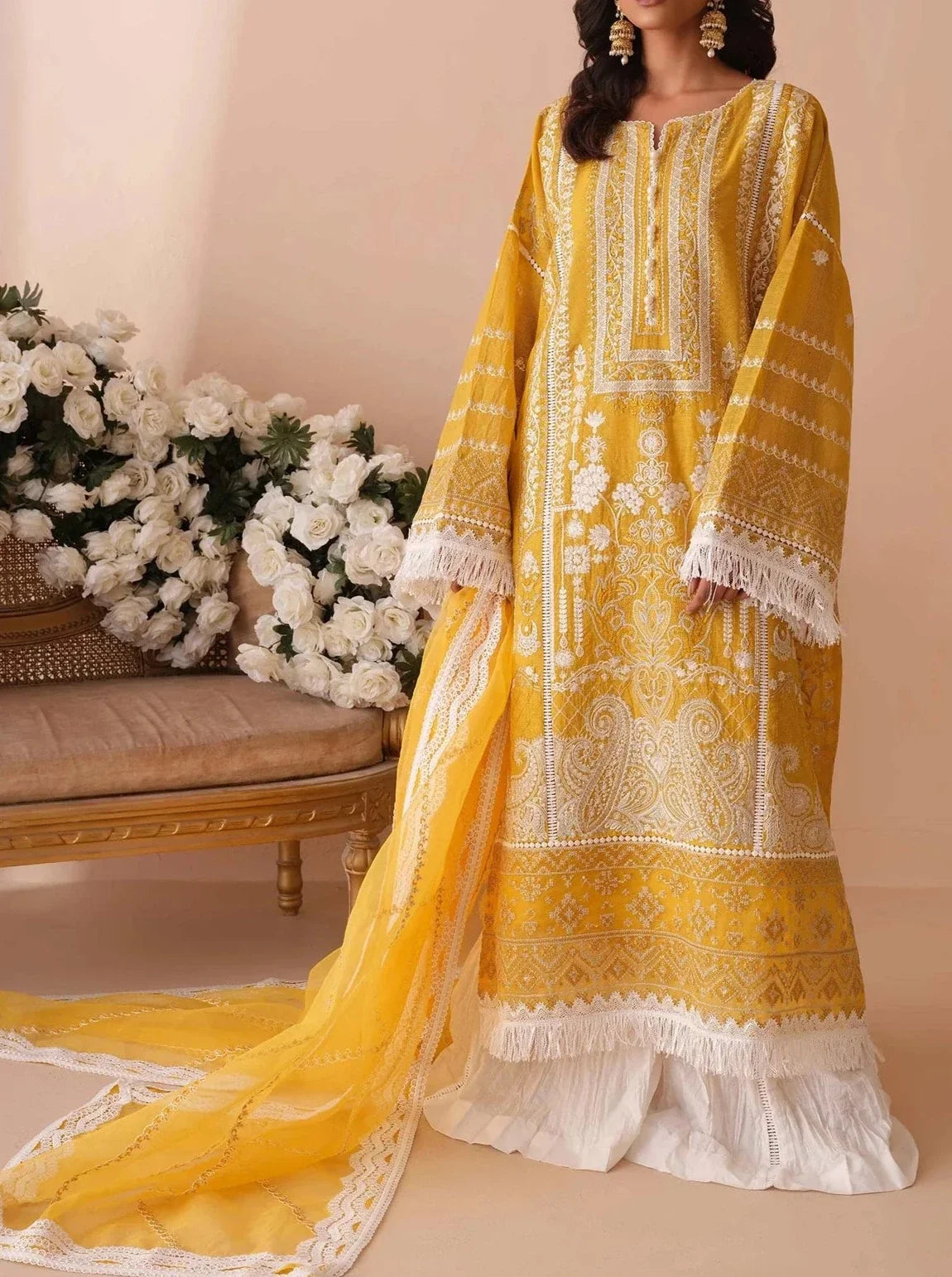 SMT S705-Embroidered 3pc lawn dress with Embroidered Organza dupatta.
