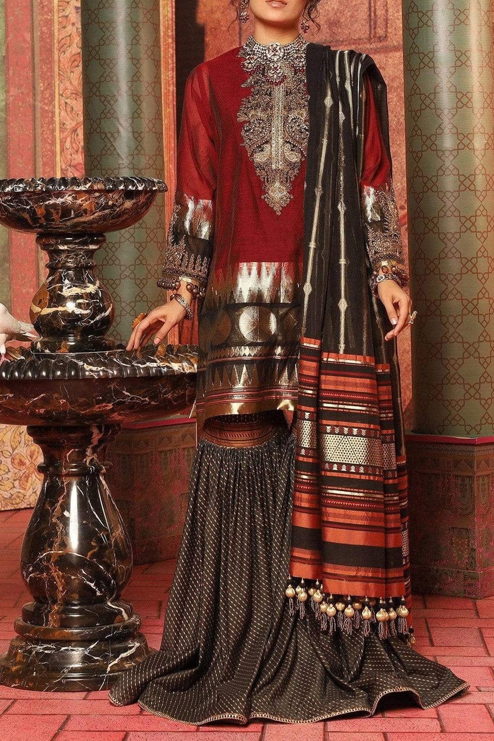 SMT S253-Embroidered 3pc lawn dress with printed chiffon dupatta.