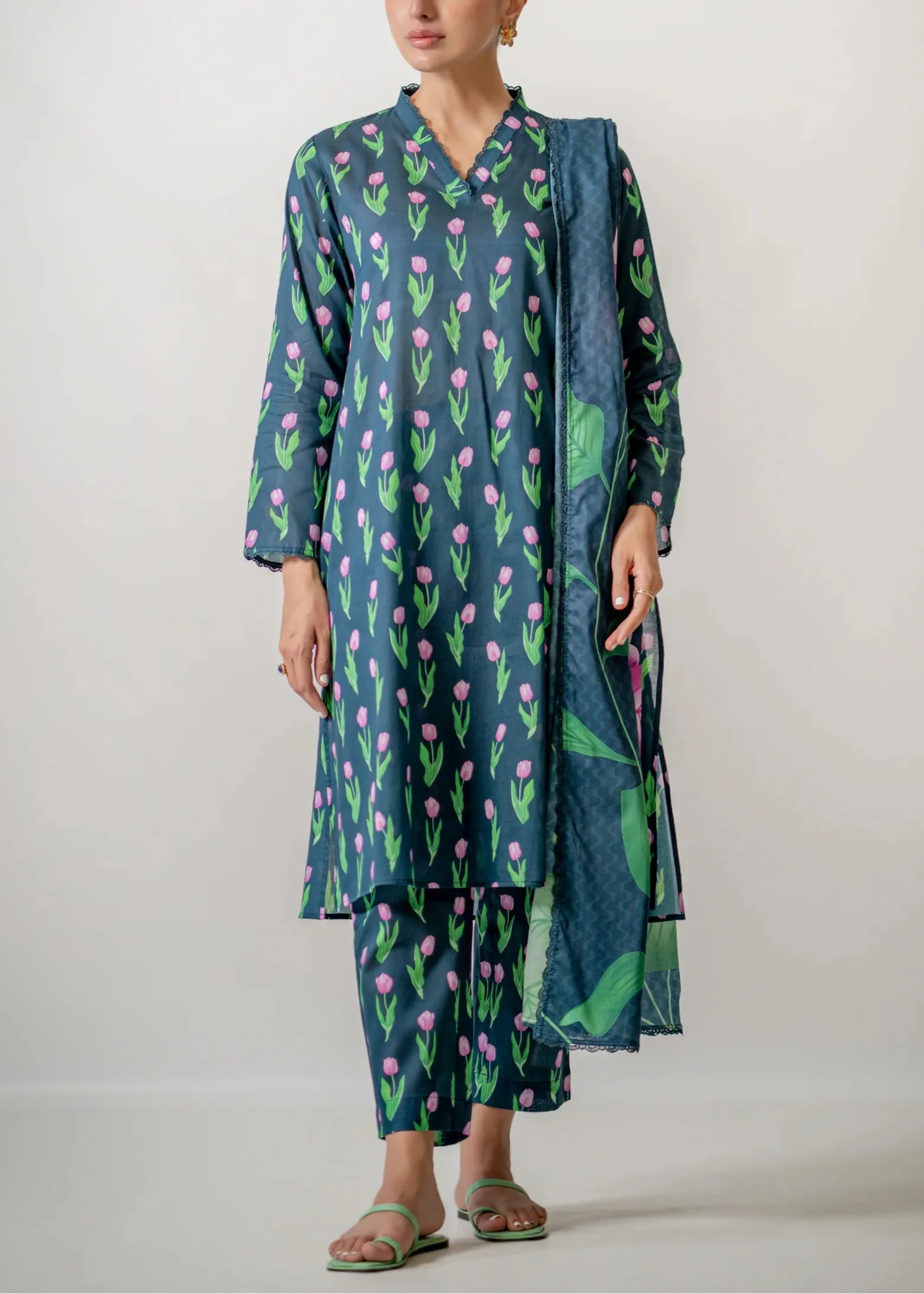 SMT S996-Digital Printed 3pc Lawn Dress with Digital Printed Lawn Dupatta.