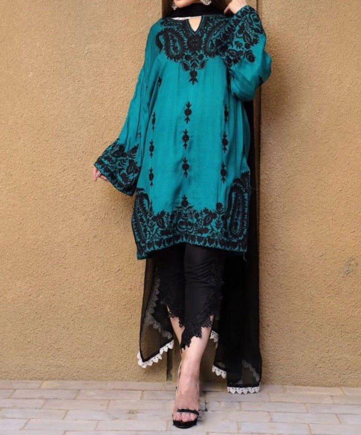 SMT S330 - Embroidered 3pc lawn dress with Chiffon dupatta.