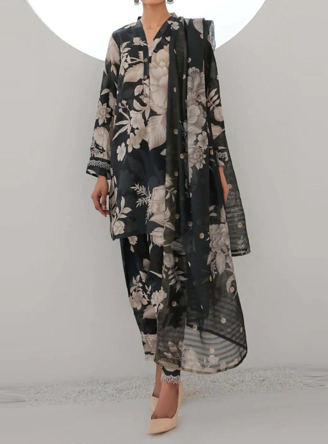 SMT S512-Printed 3pc lawn dress with Printed organza dupatta.