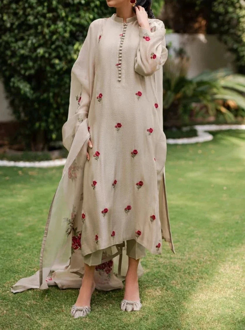 SMT S685-Embroidered 3PC Lawn dress with Embroidered chiffon dupatta.
