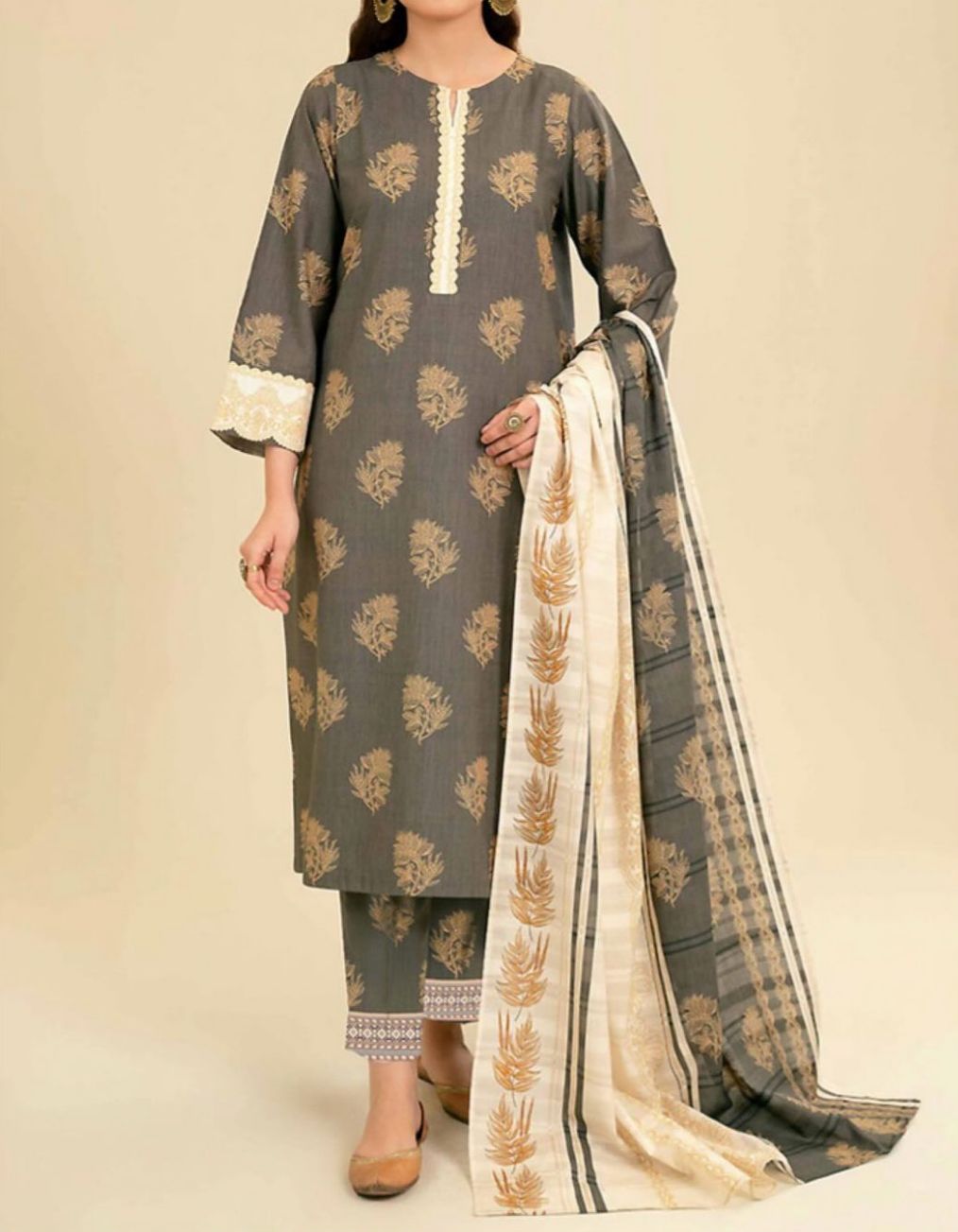 SMT W223-Printed 3pc khaddar dress With Printed khaddar shwal.