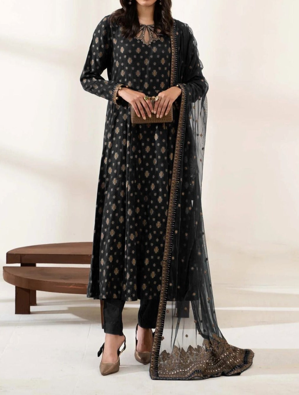 SMT S560-Embroidered 3pc Viscous Lawn dress with Embroidered Viscous Lawn dupatta.