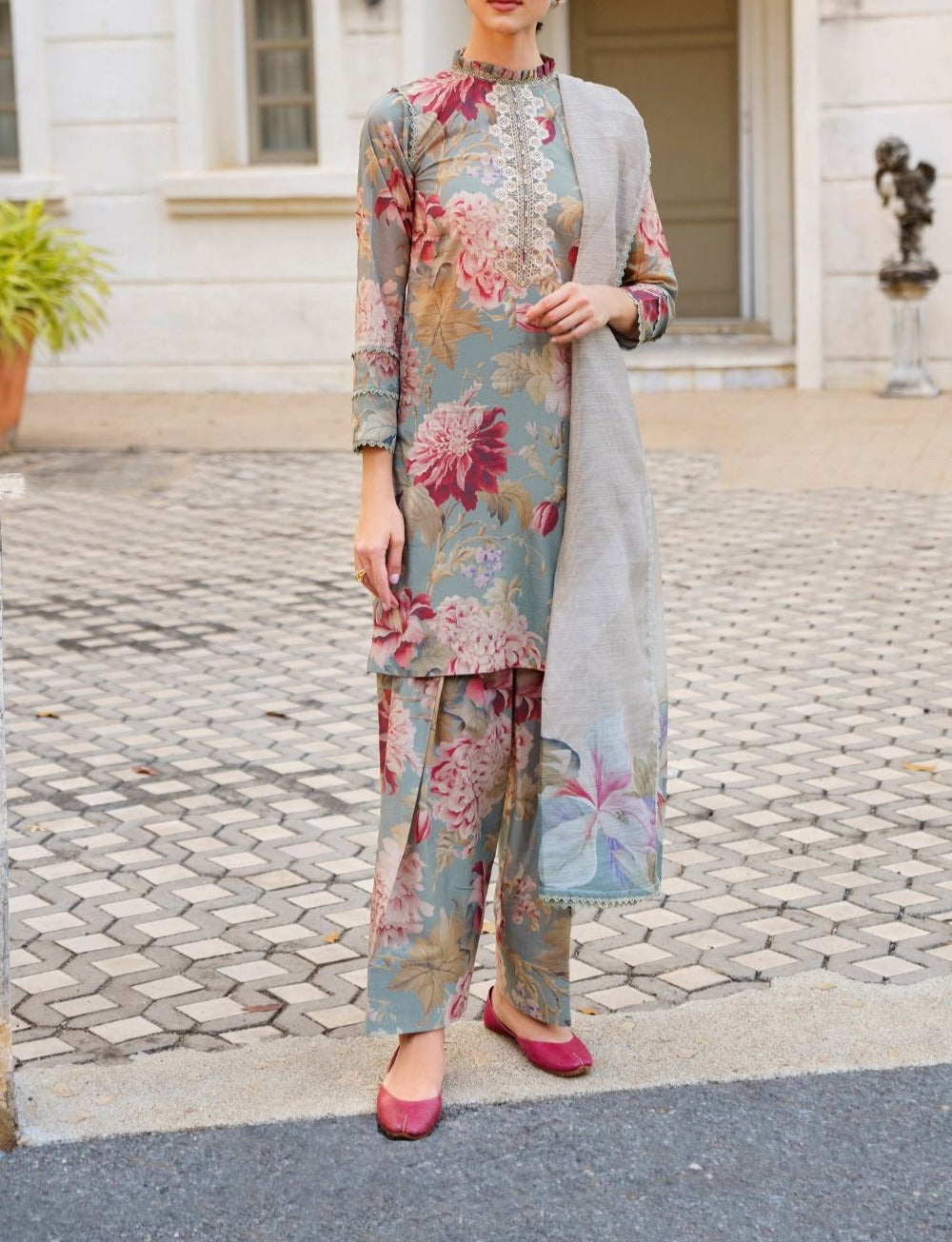 SMT S700-Digital Printed 3pc printed lawn dress with Digital Printed lawn dupatta.