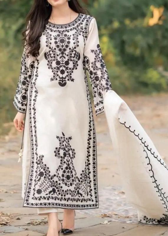 SMT S789-Embroidered 3pc organza dress with Embroidered organza duppata.
