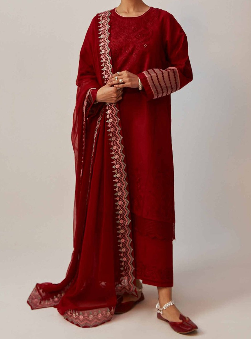 SMT S455-Embroidered 3pc lawn dress with embroidered chiffon dupatta.