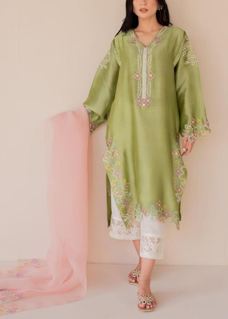 SMT S866-Embroidered 3pc Lawn Dress with Embroidered Chiffon Dupatta.