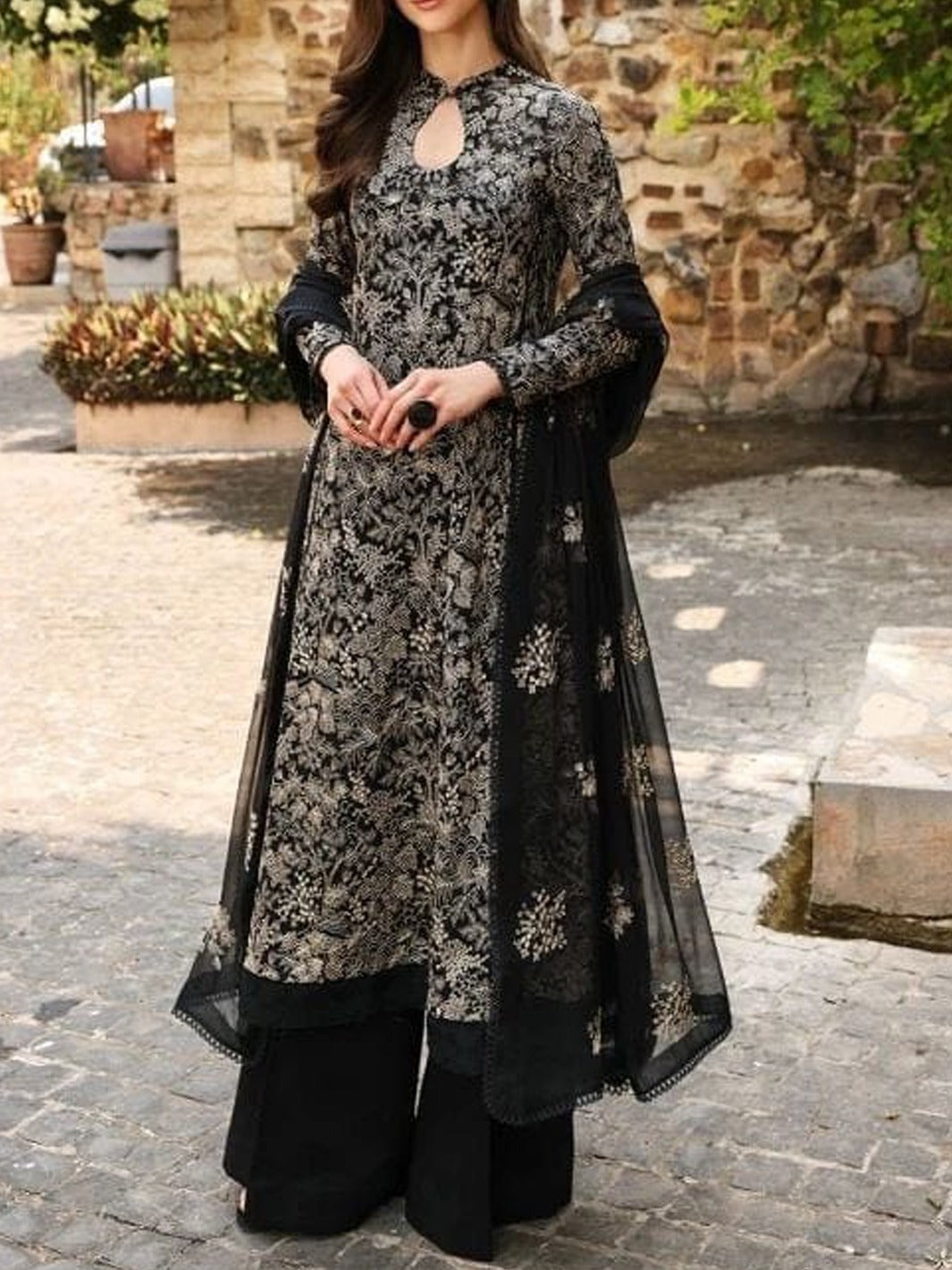 SMT S405-Embroidered 3pc lawn dress with embroidered chiffon dupatta.