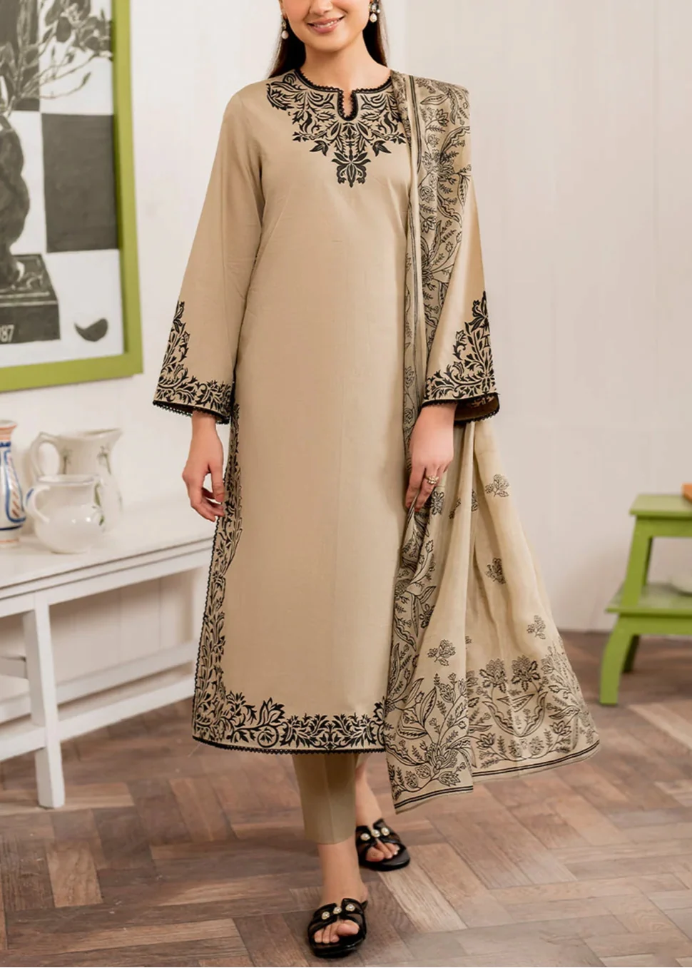 SMT S885-Embroidered 3pc Lawn Dress with Printed Munar Dupatta.