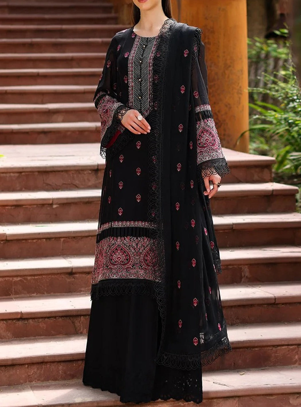 SMT S472-Embroidered 3pc lawn dress with embroidered chiffon dupatta.