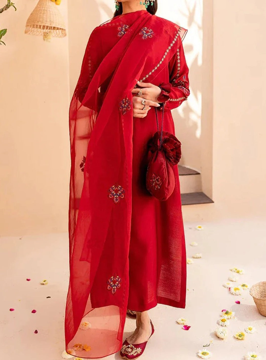 SMT S465-Embroidered 3pc lawn dress with Embroiderd organza dupatta.