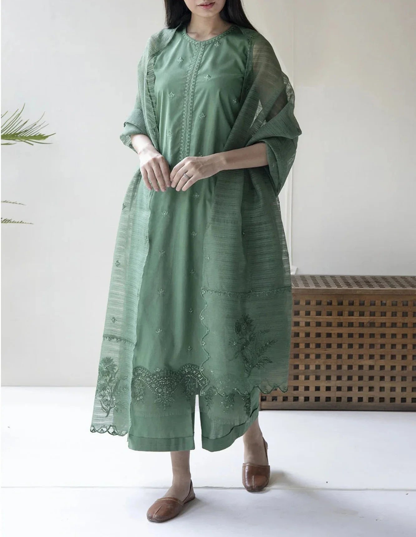 SMT S772-Embroidered 3pc Lawn dress with Embroidered organza duppata.