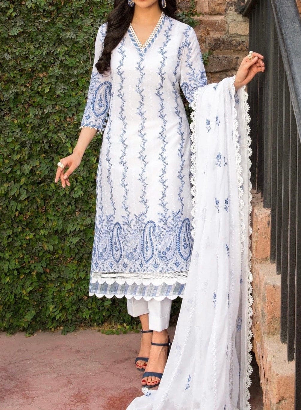 SMT W192-Embroidered 3pc marina dress with Embroidered chiffon dupatta.