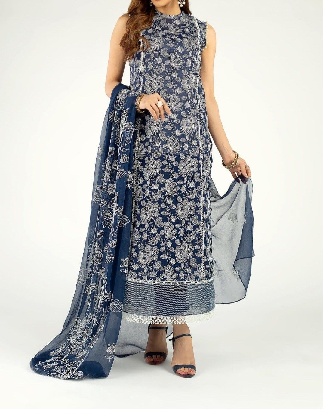 SMT S364-Embroidered 3pc lawn dress with Embroiderd chiffon dupatta.