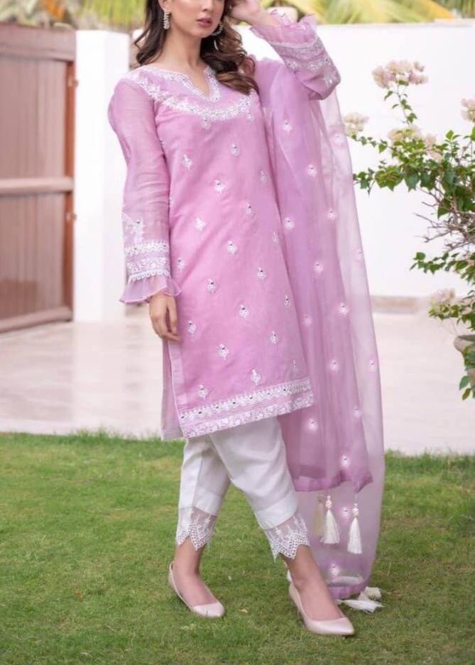 SMT W475-Embroidered 3pc organza dress with Embroidered organza duppata.