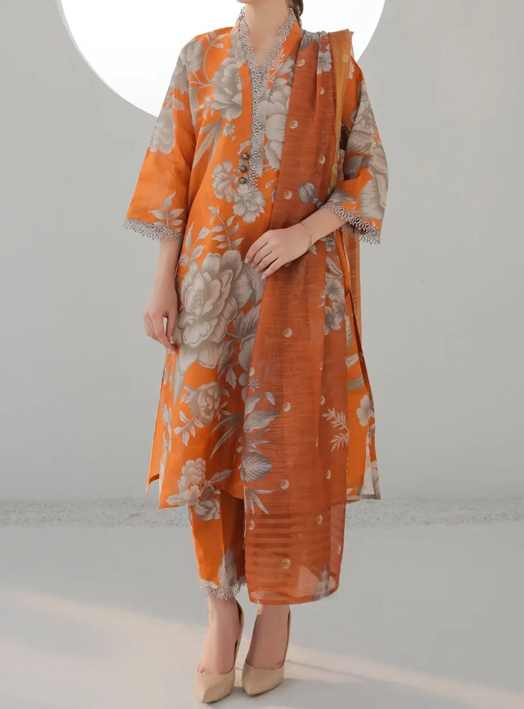 SMT S484-Printed 3pc lawn dress with Printed organza dupatta.